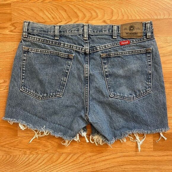 VINTAGE WRANGLER High Waisted Cut Off Medium Wash Denim Shorts Retro Sz 34 - Picture 1 of 5